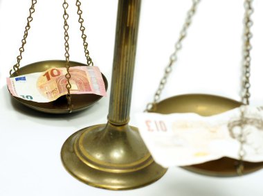 Ölçekte Lirası ve Euro notları
