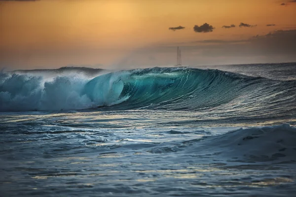 Verde Azul Pôr do sol Oceano Crashing Onda — Fotografia de Stock