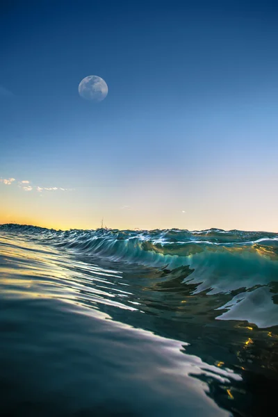 Fali zerwania piękny Ocean — Zdjęcie stockowe