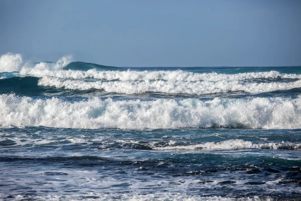 Onda oceânica colorida brilhante. Surf Tropical Shorebreak — Fotografia de Stock