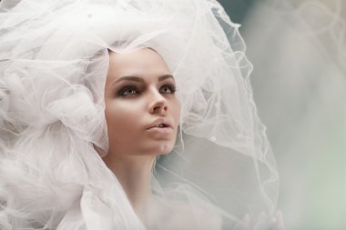 Güzel genç model beyaz