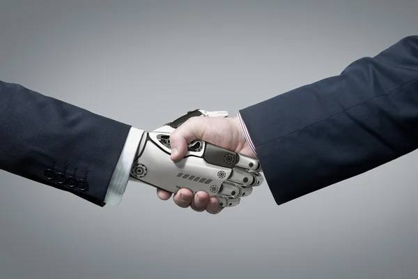 Negócios Mãos humanas e robôs em aperto de mão — Fotografia de Stock