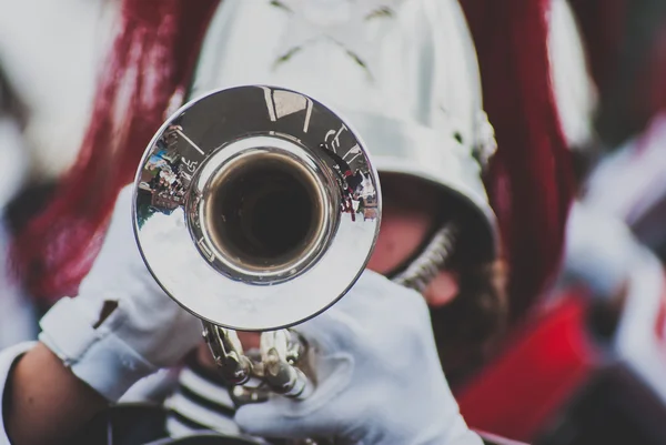 Varios instrumentos y detalles de una banda de música de banda de viento —  Fotos de Stock