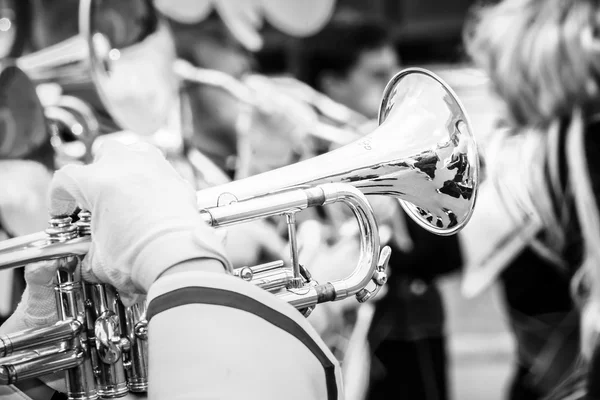 Varios instrumentos y detalles de una banda de música de banda de viento —  Fotos de Stock