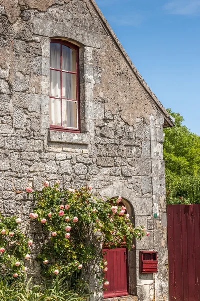 Scena in Crissay Sur Manse, villaggio nella Valle della Loira — Foto Stock