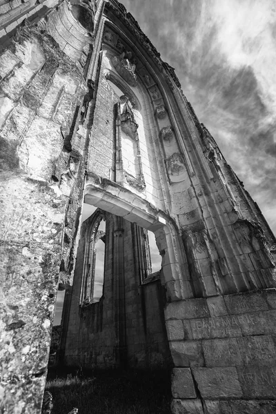 Vieilles ruines d'église et d'abbaye dans le Val de Loire, France , — Photo