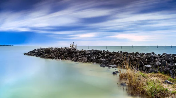 Streckdamm Mit Basaltblöcken Aus Einem Alten Fischereihafen Holländischen Ijsselmeer — Stockfoto