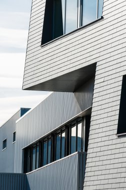 bir endüstriyel yapının mimari satırları