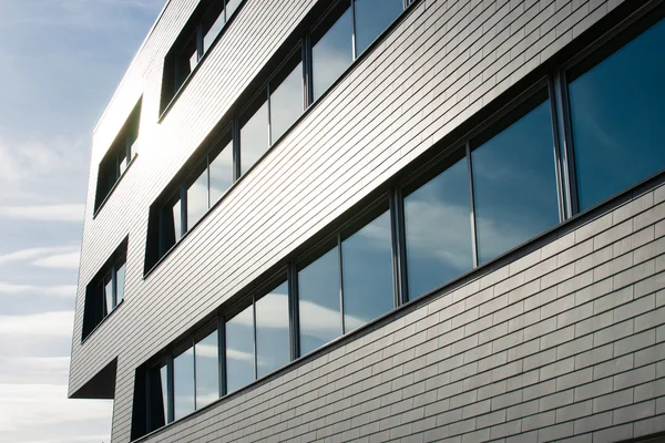 Linee architettoniche di un edificio industriale — Foto Stock