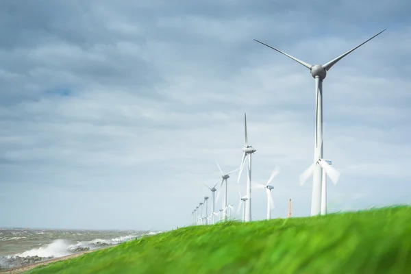 Wind farm along the dike of the noordoostpolder in the Netherlan — Stock Photo, Image