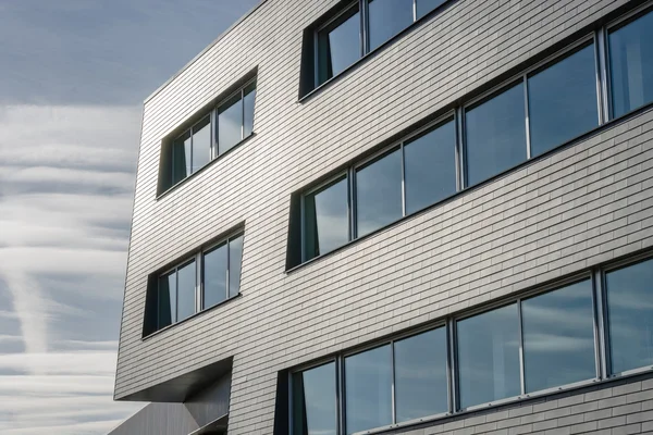 Linee architettoniche di un edificio industriale — Foto Stock