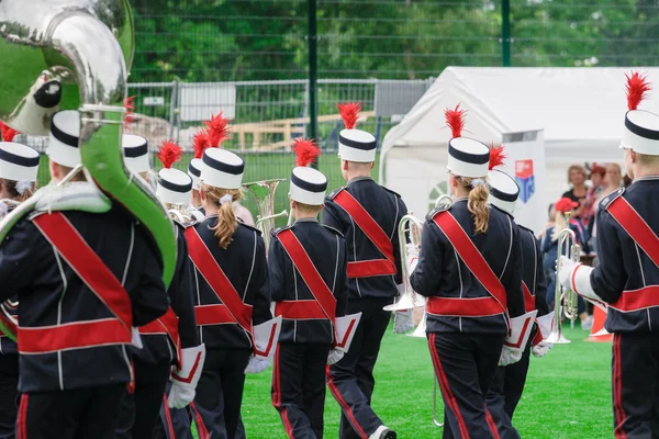 Windband або латуні гурт грає в уніформі — стокове фото