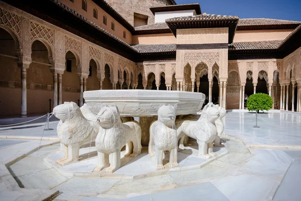 The Court of Lions, Granada, Alhambra, Espanha — Fotografia de Stock