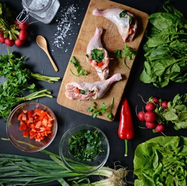 Sebzeler ile hazırlanan tavuk