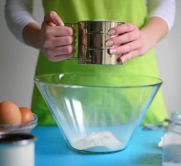 Flour sifting through a sieve for a baking — Stock Photo, Image