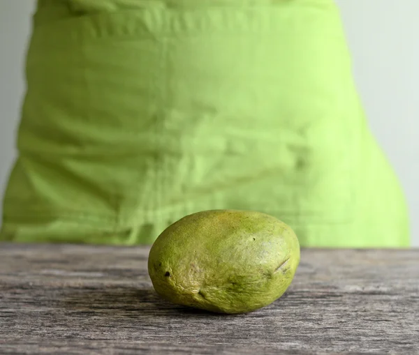 Frisk mango på bordet - Stock-foto