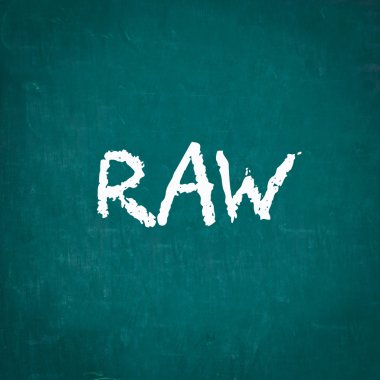 Kara tahta yazılı Raw