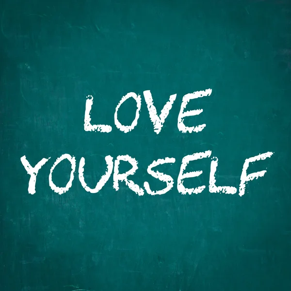 Αγαπήστε τον εαυτό σας γραμμένο σε πίνακα κιμωλίας — Φωτογραφία Αρχείου
