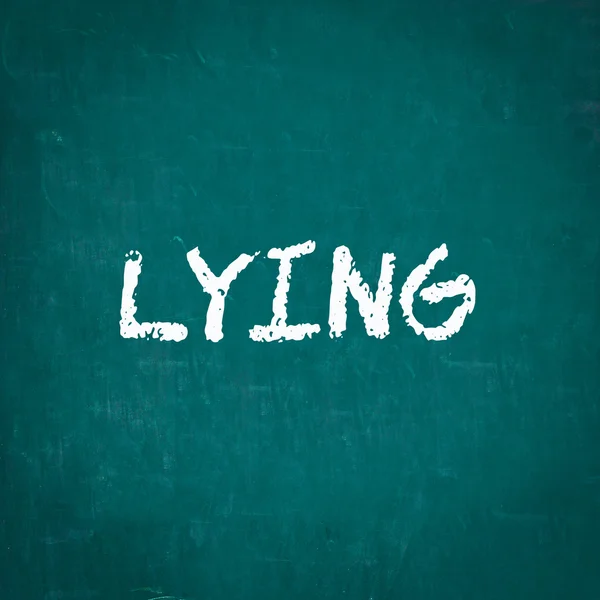 LYING escrito em quadro-negro — Fotografia de Stock