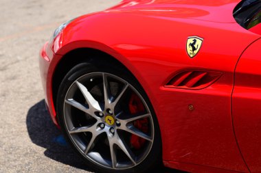 Mallorca - 31 Temmuz 2015: eski şehirde Valldemosa Park Ferrari