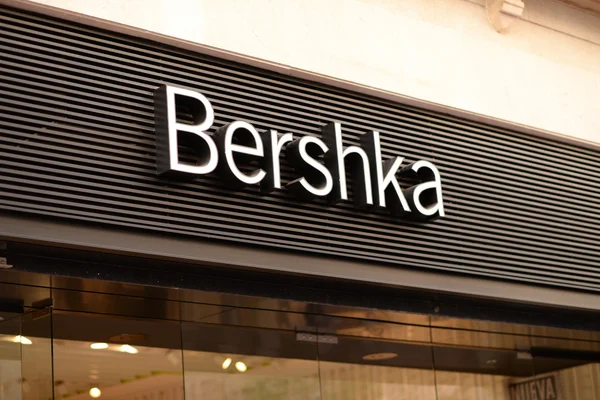 Palma, Mallorca - 29 lipca 2015: Logo marki "Bershka" — Zdjęcie stockowe