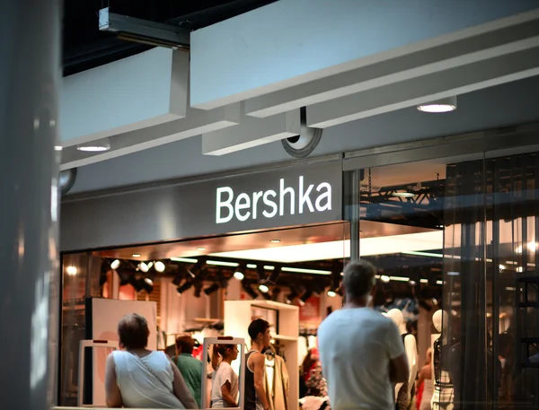 Palma, Mallorca - 30 lipca 2015: Logo marki "Bershka" — Zdjęcie stockowe