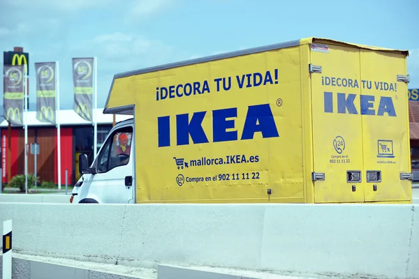 Palma, Mallorca - 30 lipca 2015: Logo marki "Ikea" na — Zdjęcie stockowe