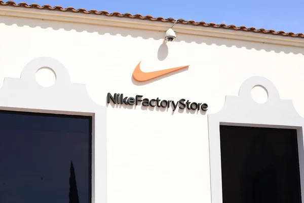 MALLORCA - 31 de julio de 2015: Nike Factory Store in Festival Park Outlet C — Foto de Stock