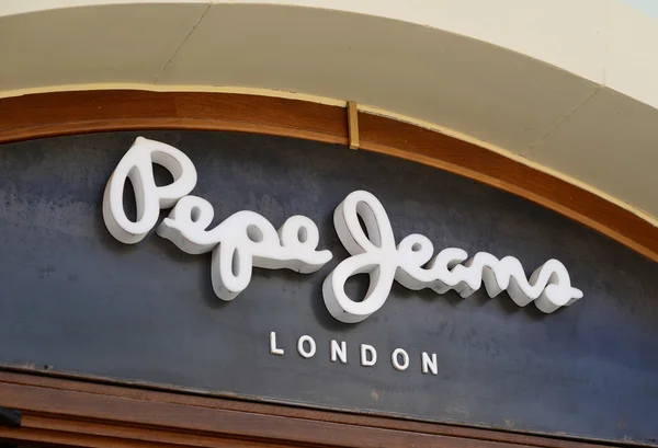 Mallorca - 31 lipca 2015: logo marki "Pepe Jeans Korea — Zdjęcie stockowe