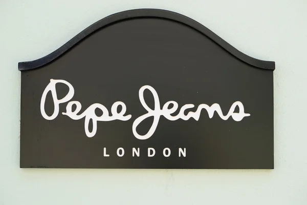 Mallorca - 31 lipca 2015: logo marki "Pepe Jeans Korea — Zdjęcie stockowe
