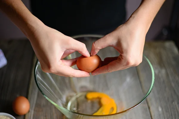 Break an egg by dish — Stock Photo, Image