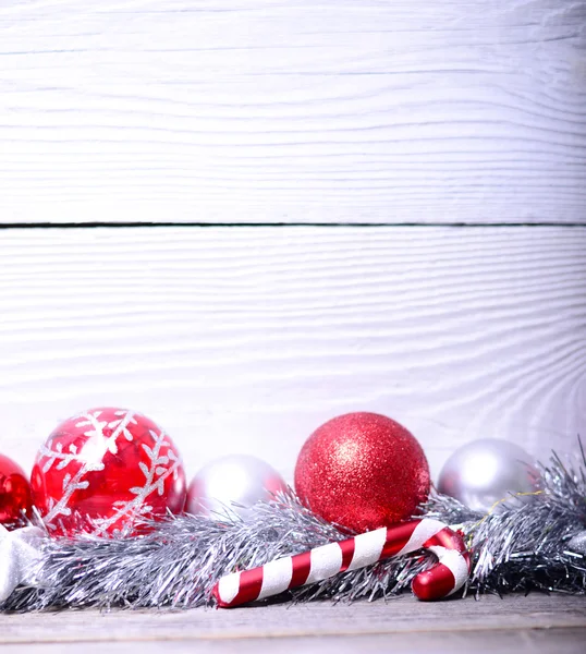 Ornamento natalizio su sfondo bianco — Foto Stock