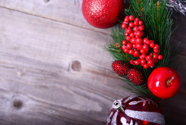 Ornamento di Natale su sfondo di legno — Foto Stock