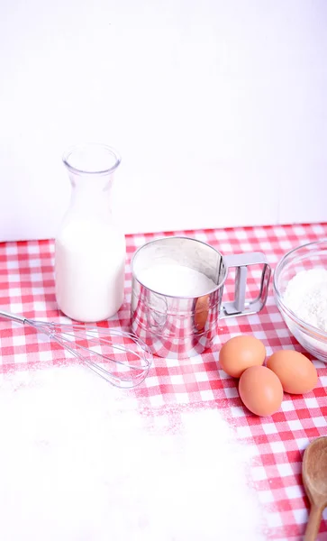Ingredientes para hornear en mesa de kichen —  Fotos de Stock