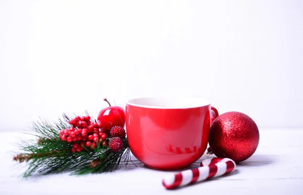 Горячий шоколад на Рождество на белом фоне Лицензионные Стоковые Фото
