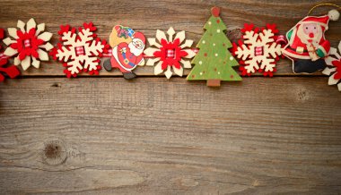 Ahşap arka plan üzerinde Noel süs