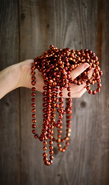 Kerst ornament in vrouw hand — Stockfoto