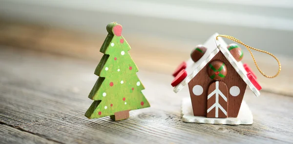 木材の背景にクリスマス飾り — ストック写真