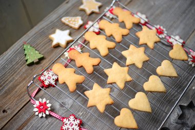 Ahşap masa portre Noel kurabiyeleri