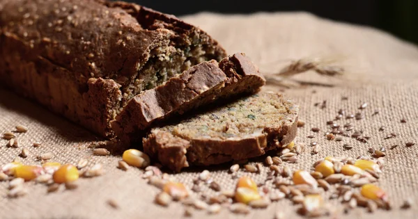 Pan de rayo fresco en la mesa — Foto de Stock