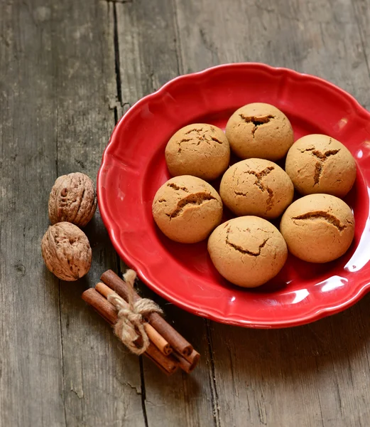 Lebkuchen auf Holztisch — Stockfoto