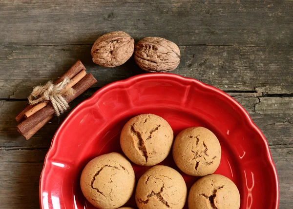 Lebkuchen auf altem Holztisch — Stockfoto