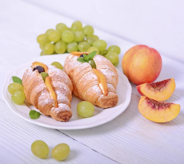 Closeup of fresh fruit croissant on white background — Stock Photo, Image