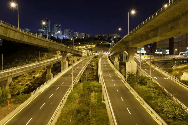 Hermosos Puentes Carretera Por Noche Haifa Israel Imagen de archivo