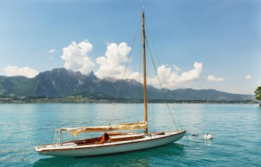 İsviçre 'de Thun Gölü' nde yat gezisi.