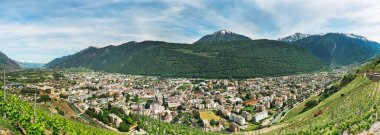Martigny İsviçre 'nin yukarıdan panoramik manzarası