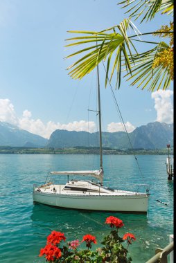İsviçre 'de Thun Gölü' nde yat gezisi.