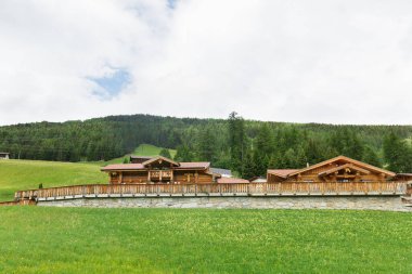 İtalya 'da Dolomitler Köyü