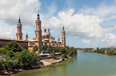 Zaragoza, İspanya 'daki Pilar Leydimiz.