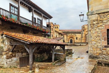 Santillana del Mar 'ın ortaçağ sokakları, İspanya